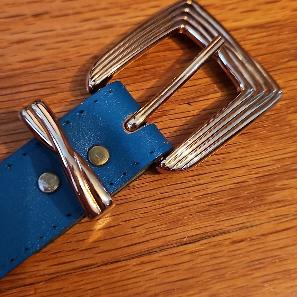 Teal Blue Leather Belt with Gold Buckle, Retro Vibes - Picture 2 of 8